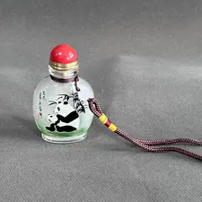 挂绳把玩鼻烟壶